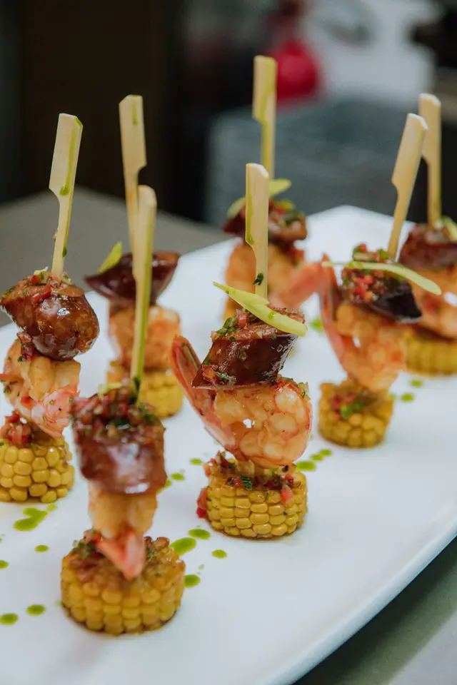 Tapas sa gamborima i zanatskom kobasicom